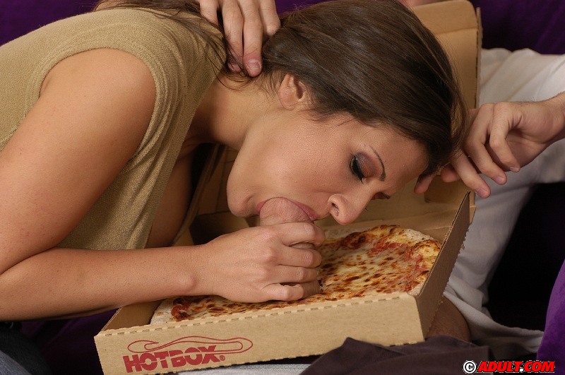 Порно Отсосала За Пиццу