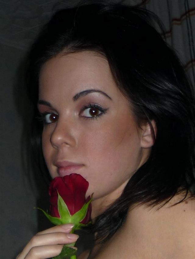 Ленка позирует с розой 14 фотография