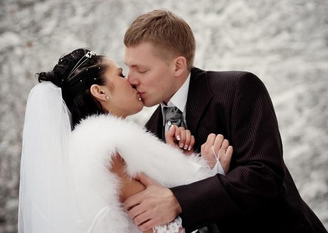 Перед свадьбой влюболенная пара позирует голышом 2 фотография