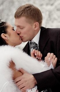 Перед свадьбой влюболенная пара позирует голышом
