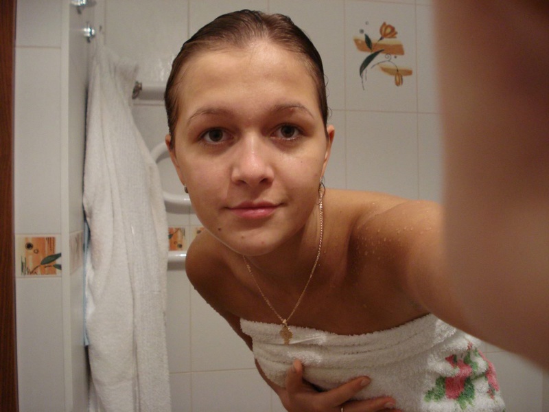 Сексуальная красотка засняла пикантные места в ванной 17 фотография