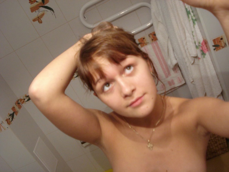 Сексуальная красотка засняла пикантные места в ванной 9 фотография