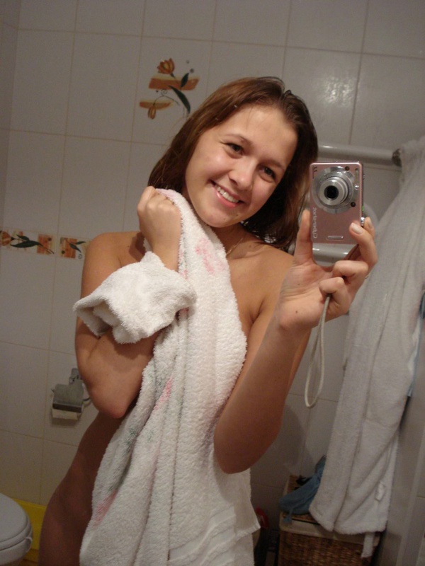 Сексуальная красотка засняла пикантные места в ванной 19 фотография