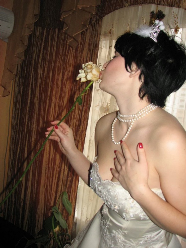 Строптивая шалашовка готовиться к сексу после свадьбы 1 фотография