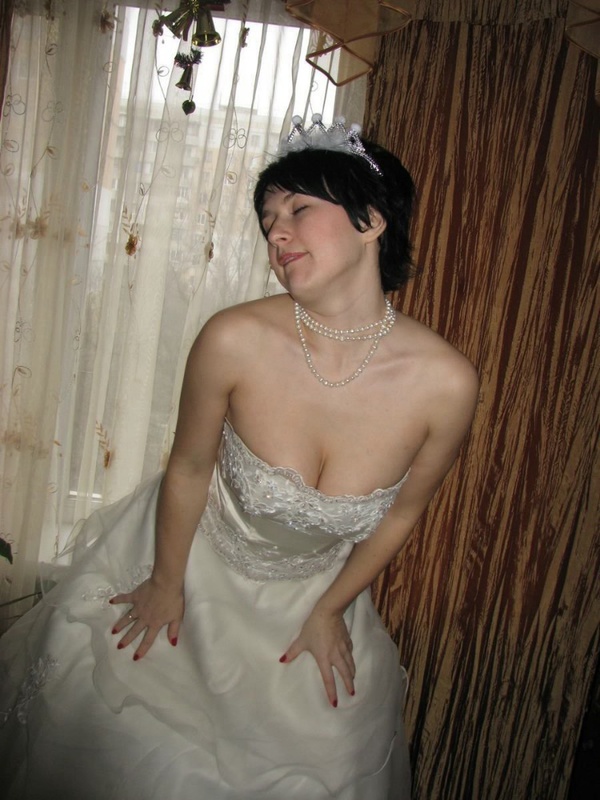 Строптивая шалашовка готовиться к сексу после свадьбы 2 фотография