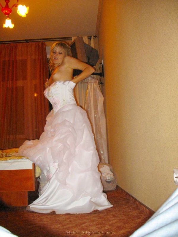 Развратная невеста жаждет секса 7 фотография