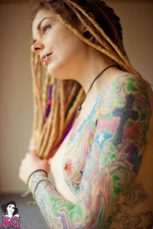 Прожженная шалашовка с татуировкой на груди 5 фотография