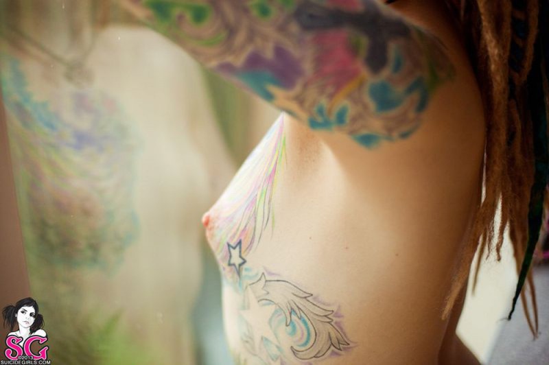 Прожженная шалашовка с татуировкой на груди 34 фотография