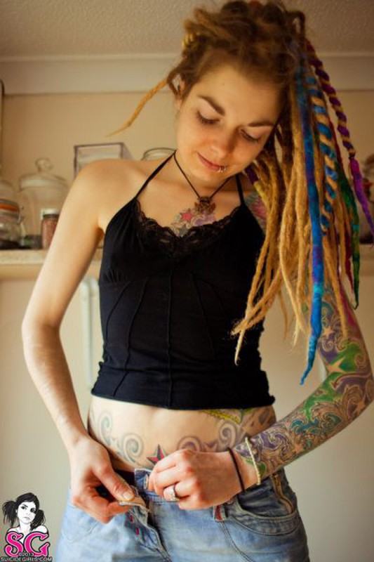 Прожженная шалашовка с татуировкой на груди 40 фотография