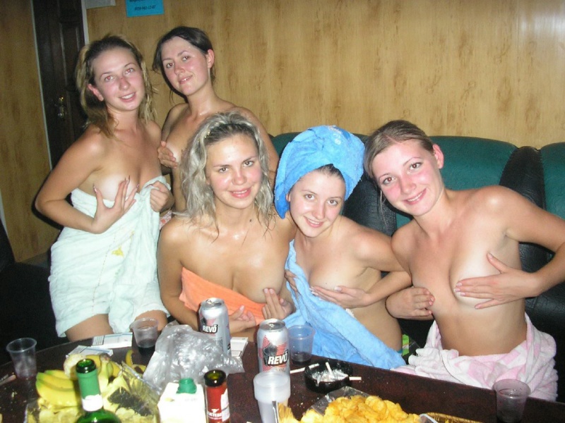 Оголенные девушки в сауне 4 фотография