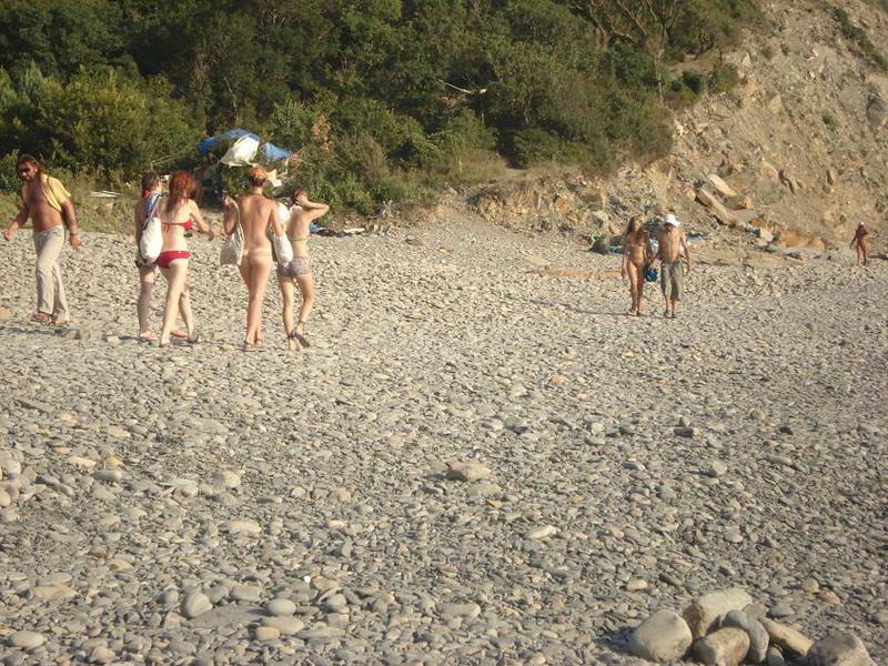Голая парочка позируют на пляже 1 фотография